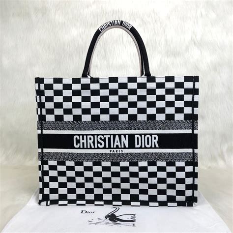 cristian dior çanta|dior designer tote bag.